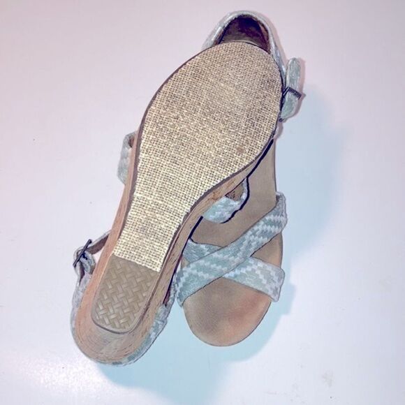 Toms Aztec patterned 3.75” wedges with 1” platform - Picture 5 of 7
